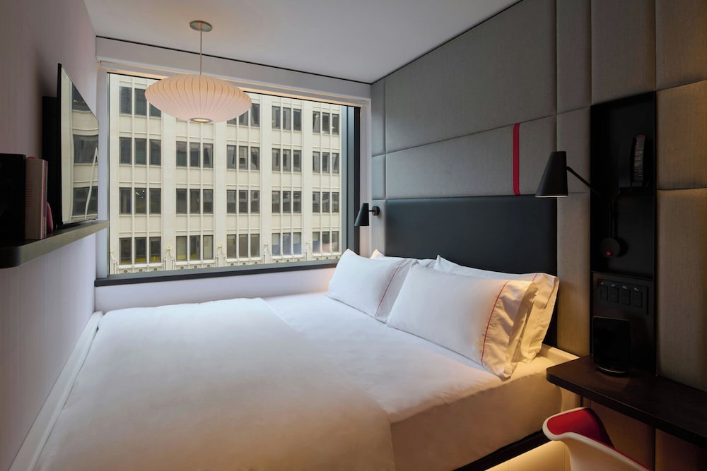 ROOM, KING BED, HIGH FLOOR