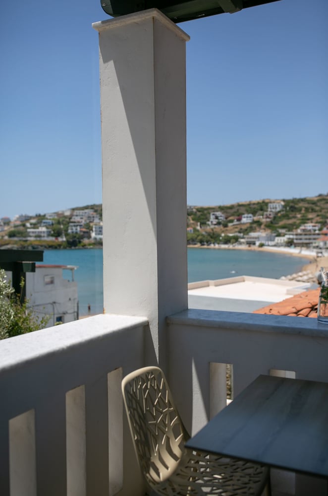 KRINOS SUITES HOTEL 41/50