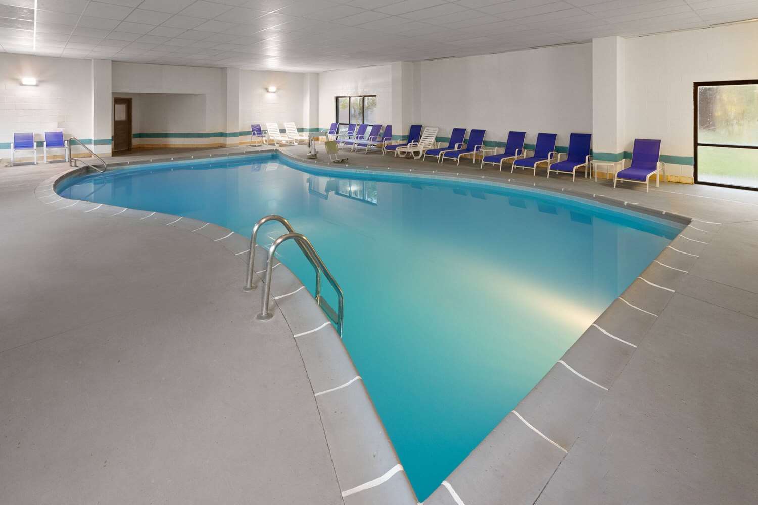 Days Inn & Suites By Wyndham Northwest Indianapolis 35/40