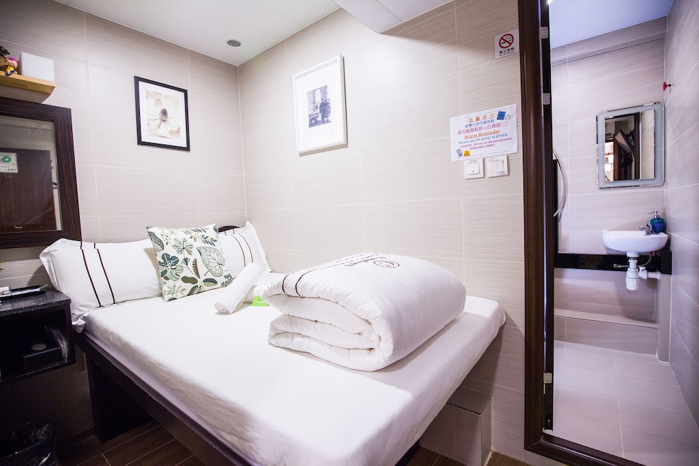 ROOM, DOUBLE BED