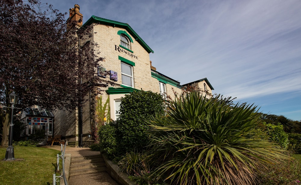 Raincliffe Hotel 3/50