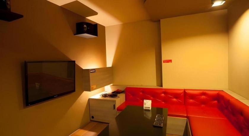 I Hotel 53/80