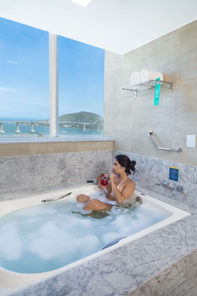 Golden Tulip Porto Vitoria 40/72