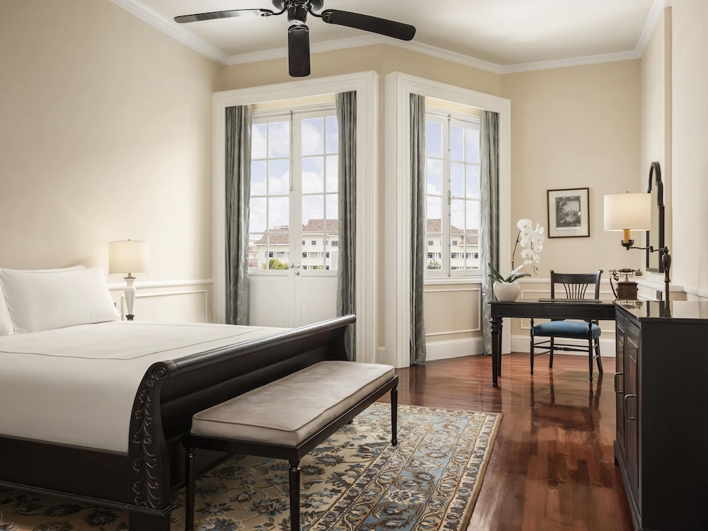 Landmark, Suite, 1 King and 2 Double Beds، Raffles Hotel Le Royal 3/10