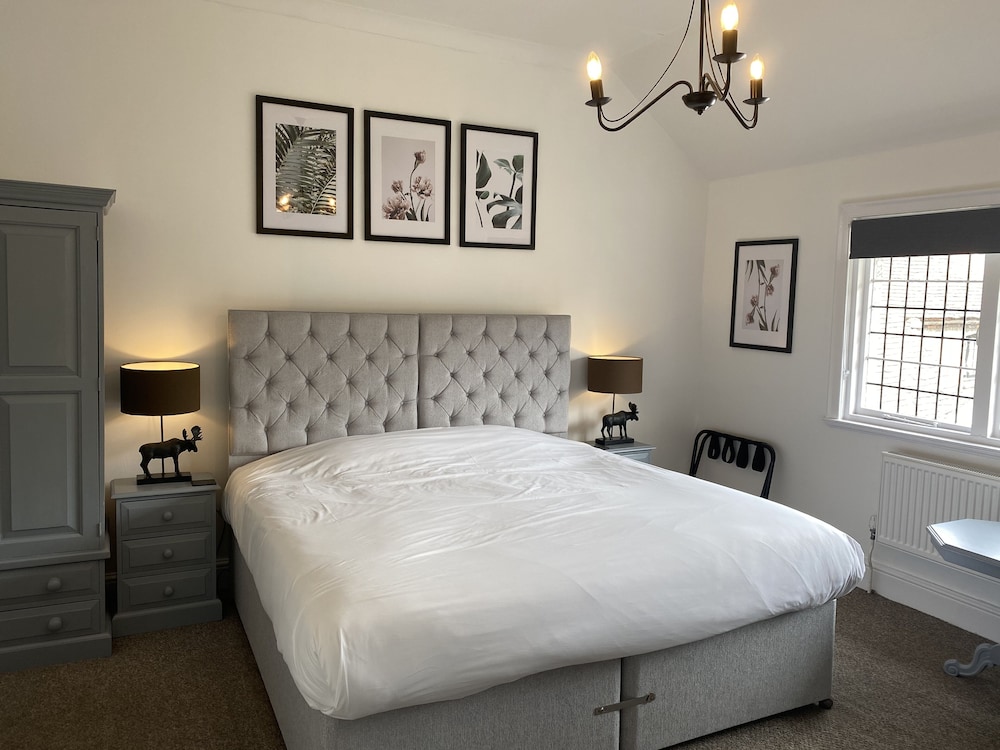 Castle Hotel 7/50