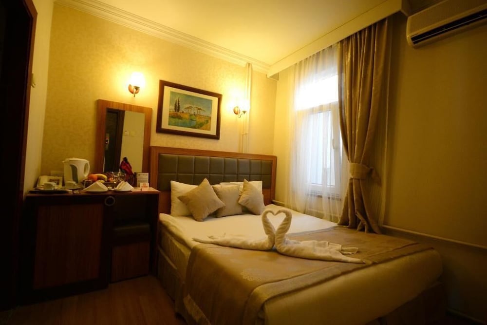 Anzac Hotel 7/39