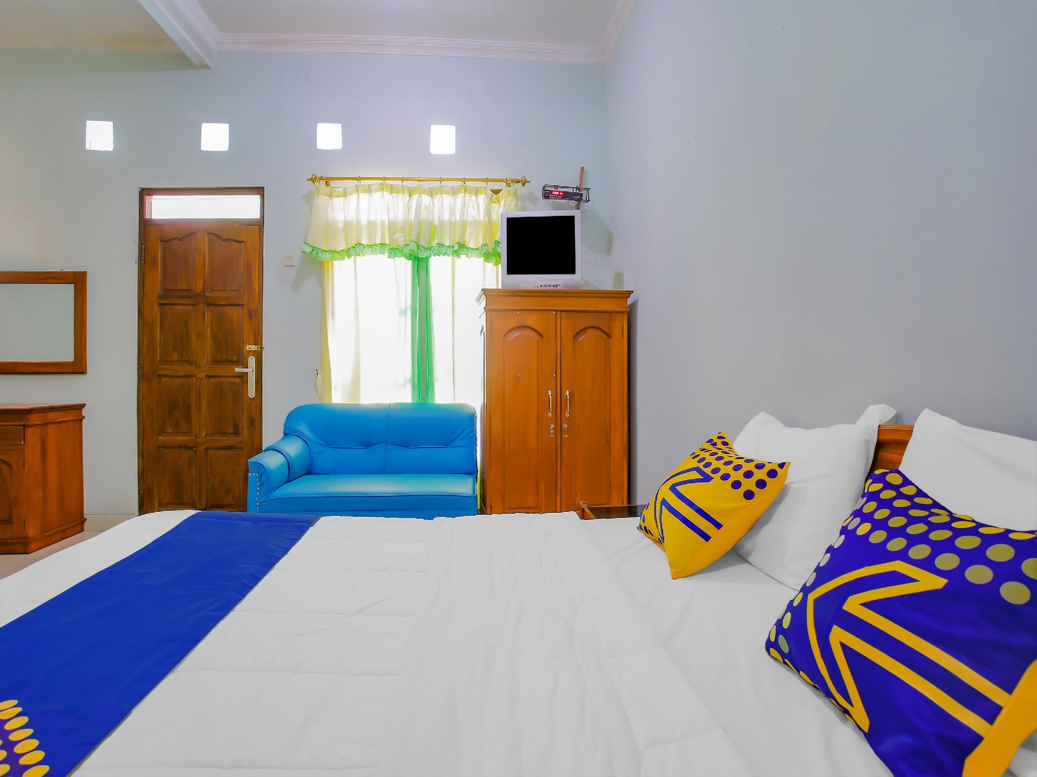 SPOT ON 90100 Hotel Kediri Bandungan 12/20