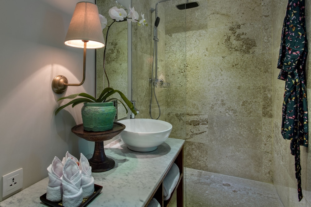 Room & Vespa 3 28/28
