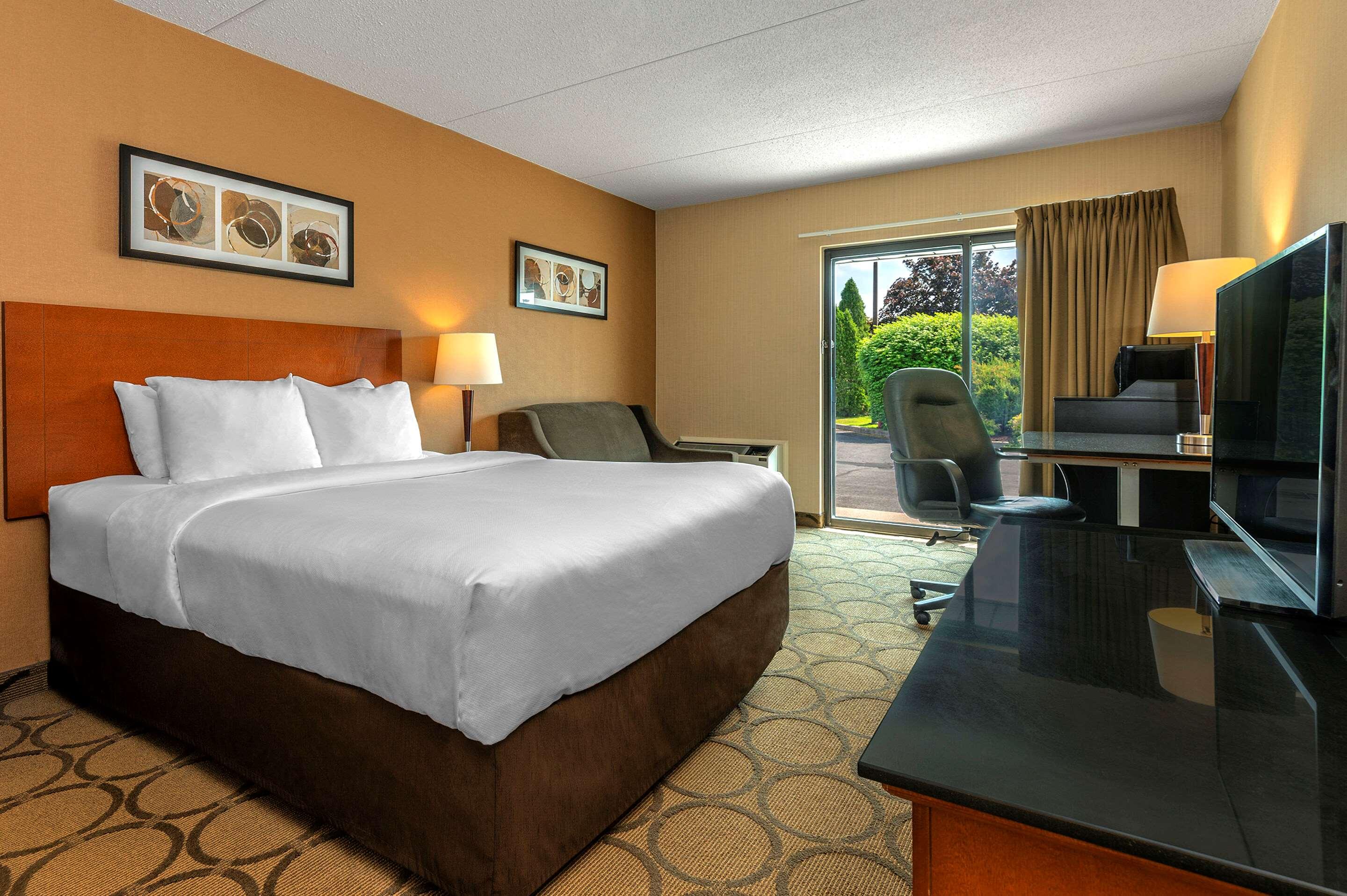 غرفة بسرير كوين، Comfort Inn Sault Ste Marie ON 2/6
