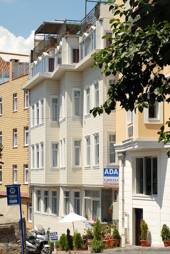 Ada Hotel 4/77