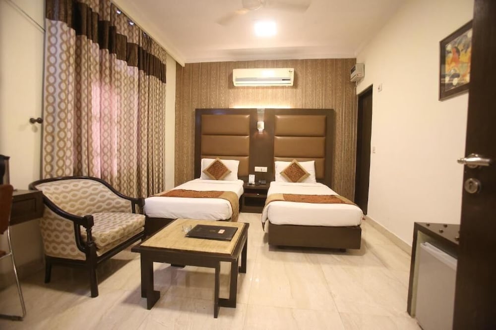 Amar Inn 26/57