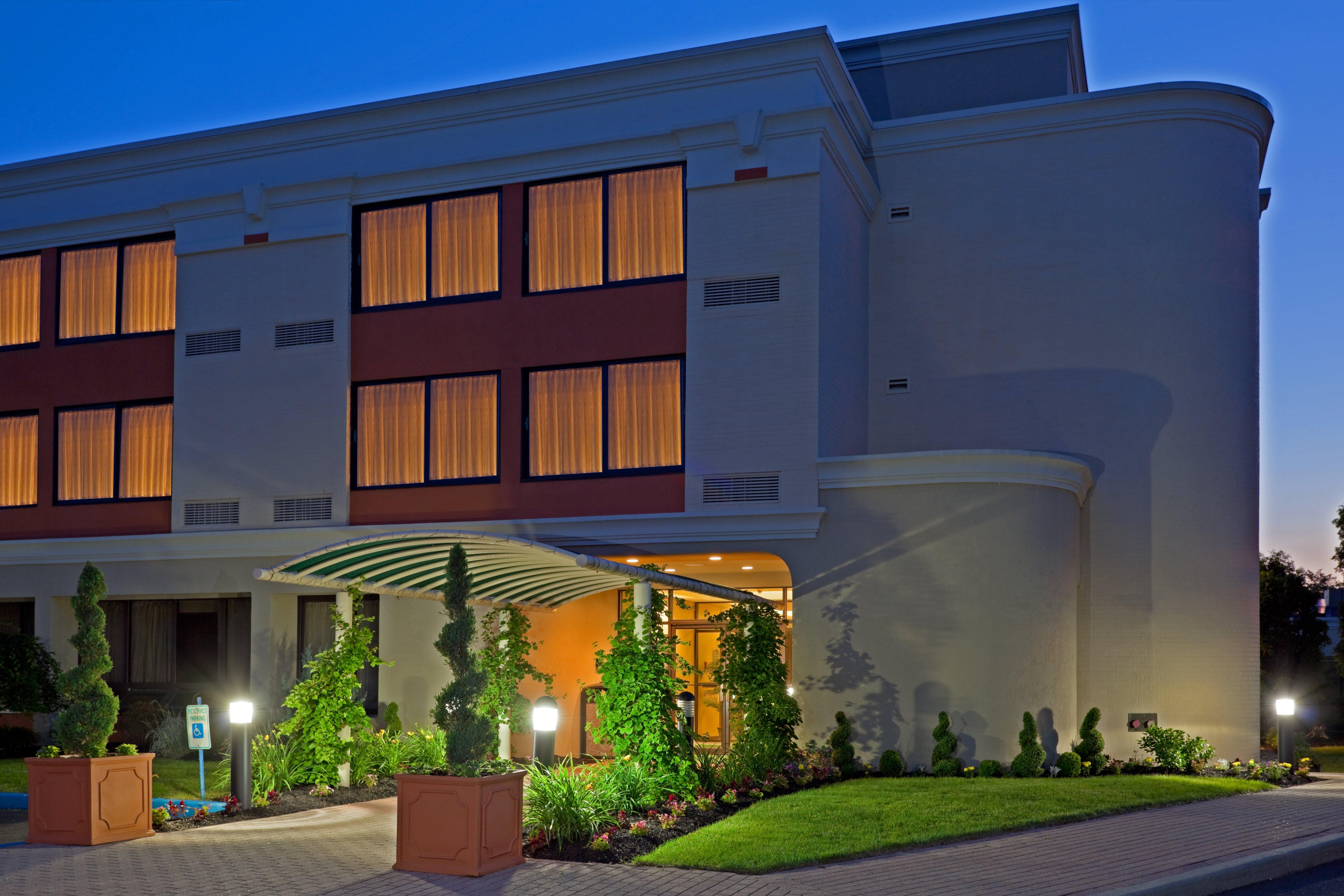 Armoni Inn and Suites 1/57