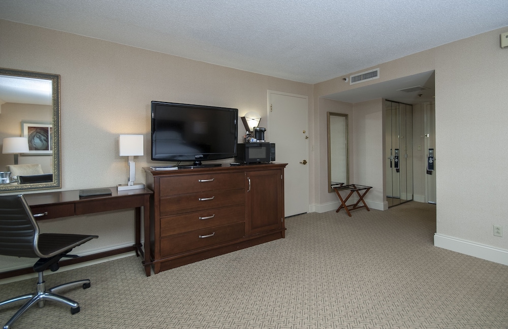 Hilton Greenville Hotel 64/69