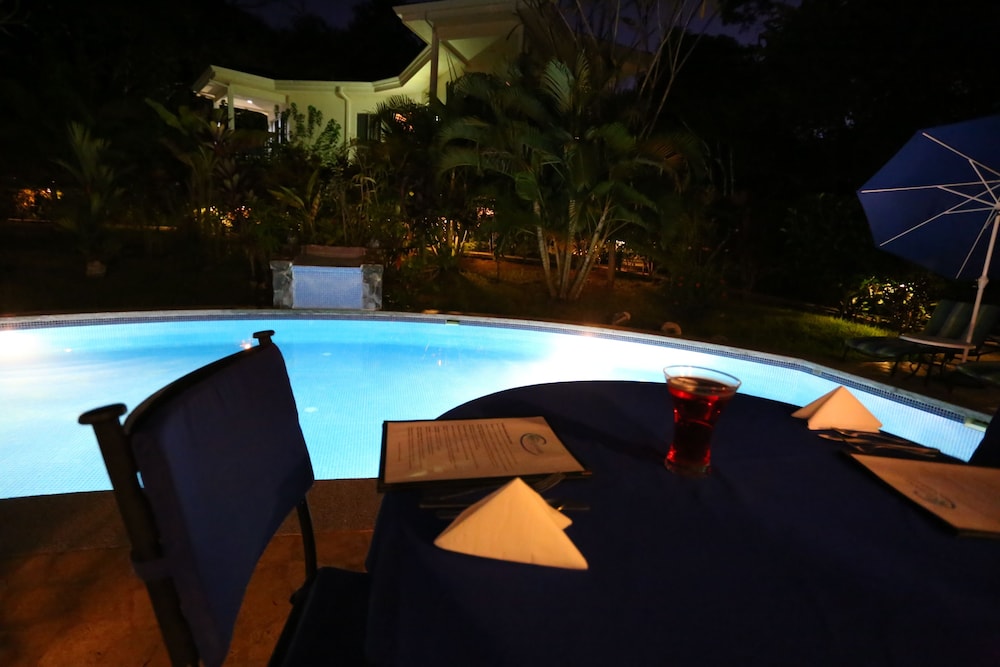 The Hideaway Hotel 10/65