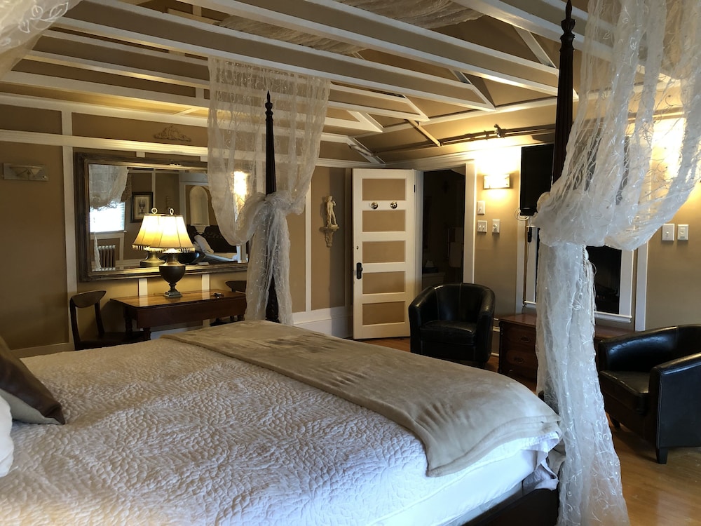 Parker, Suite, King Bed