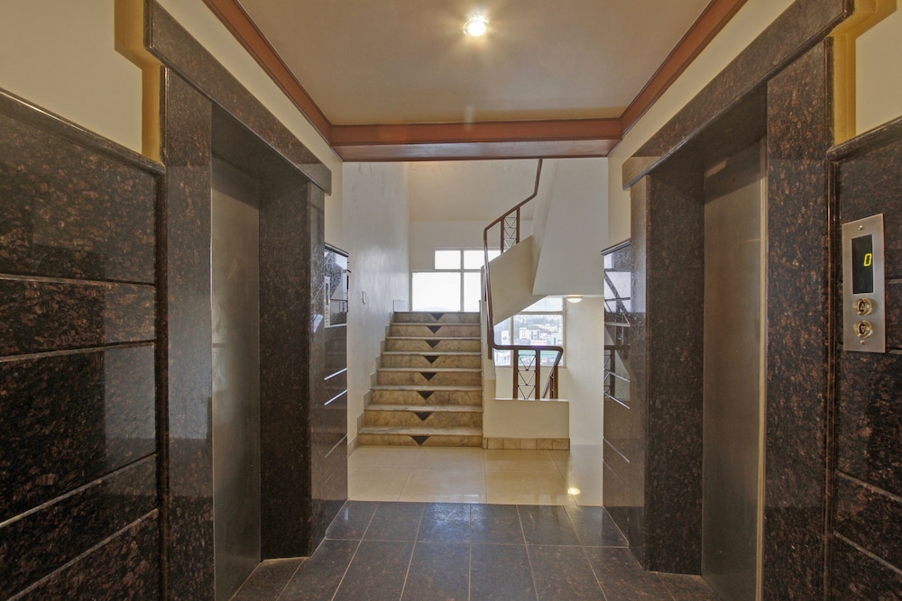 Oyo 8169 Hotel Salem Castle 18/32
