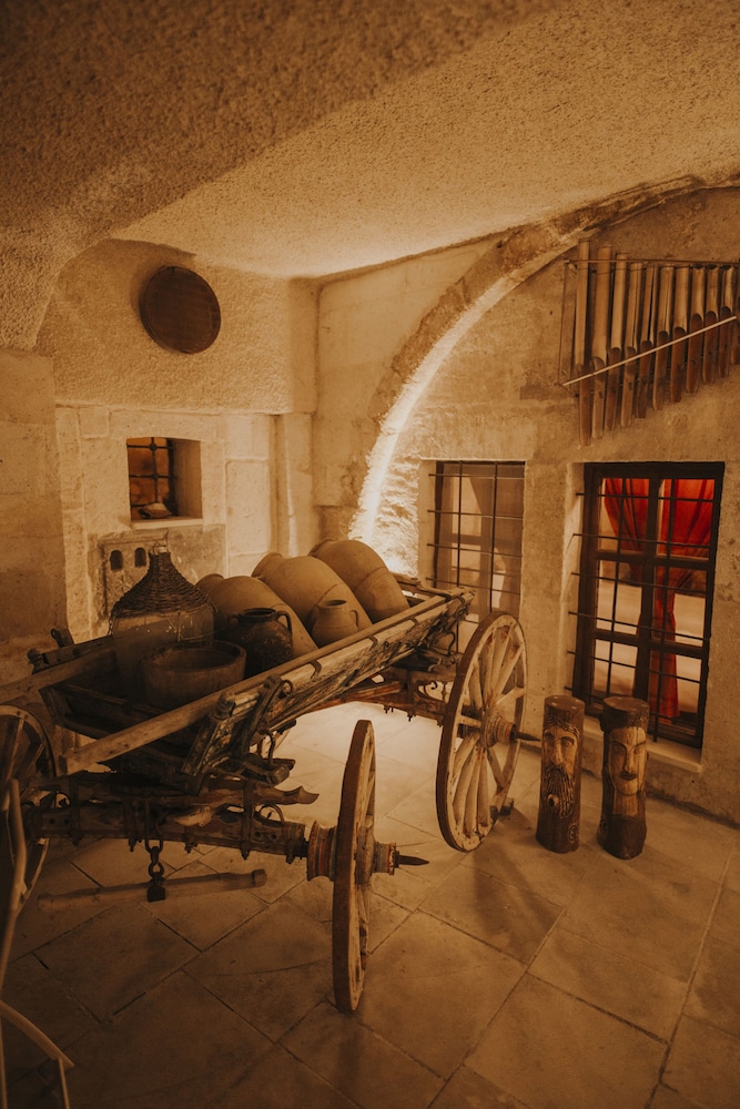 Eagle Cave Inn 39/50