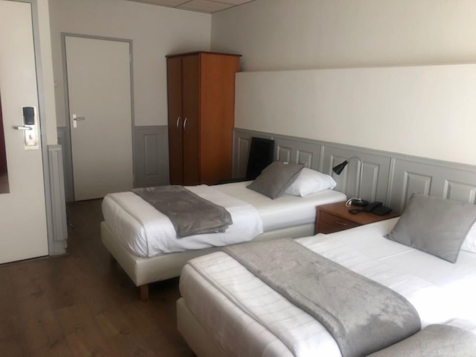 ROOM, TRIPLE, 3 BEDS