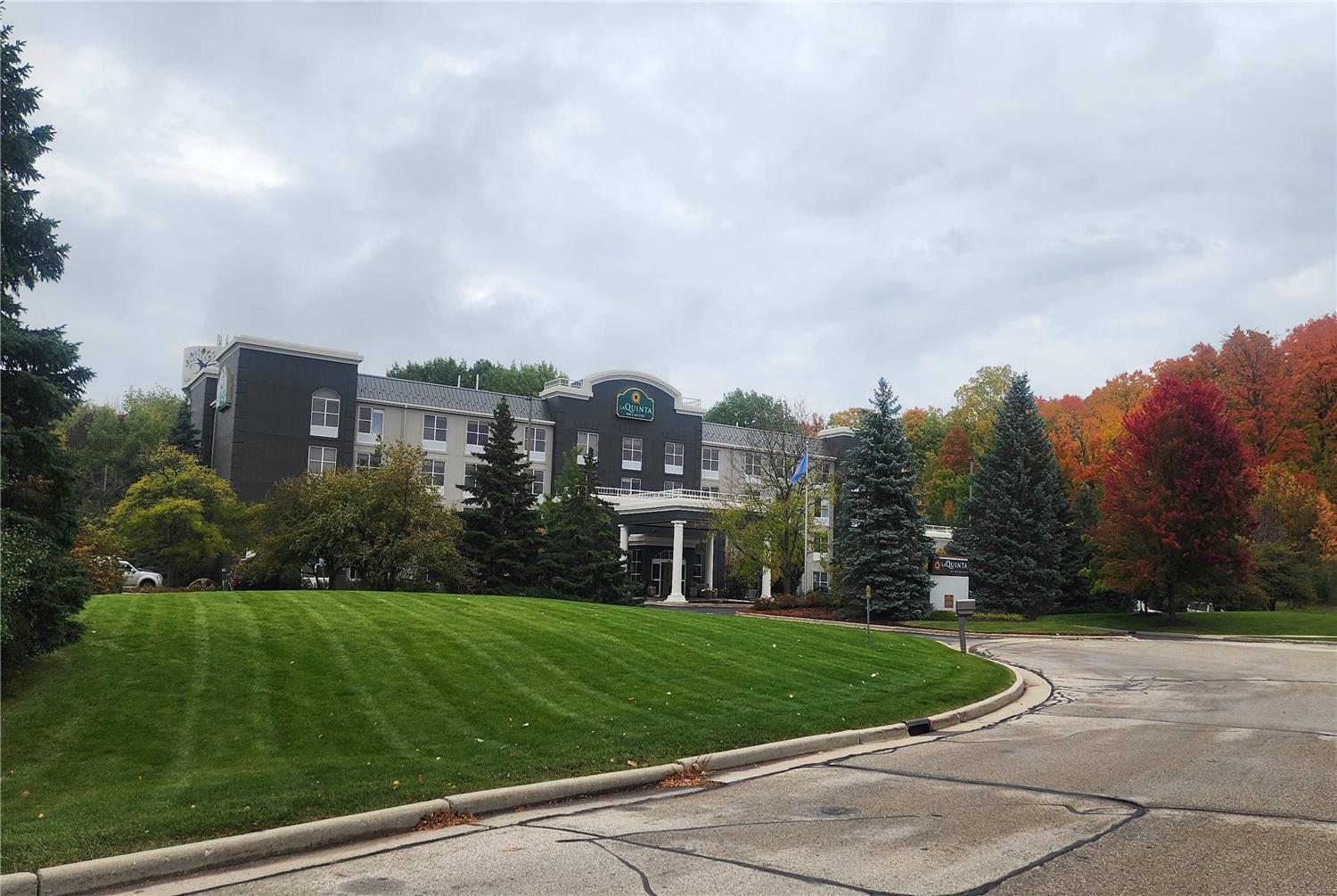 La Quinta Inn & Suites by Wyndham Milwaukee SW New Berlin 37/38