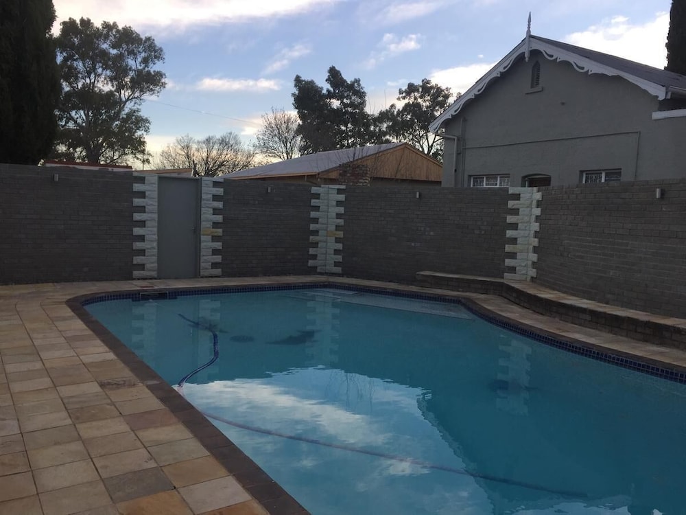Tranquil House B&B @ 10 Berry St 35/44