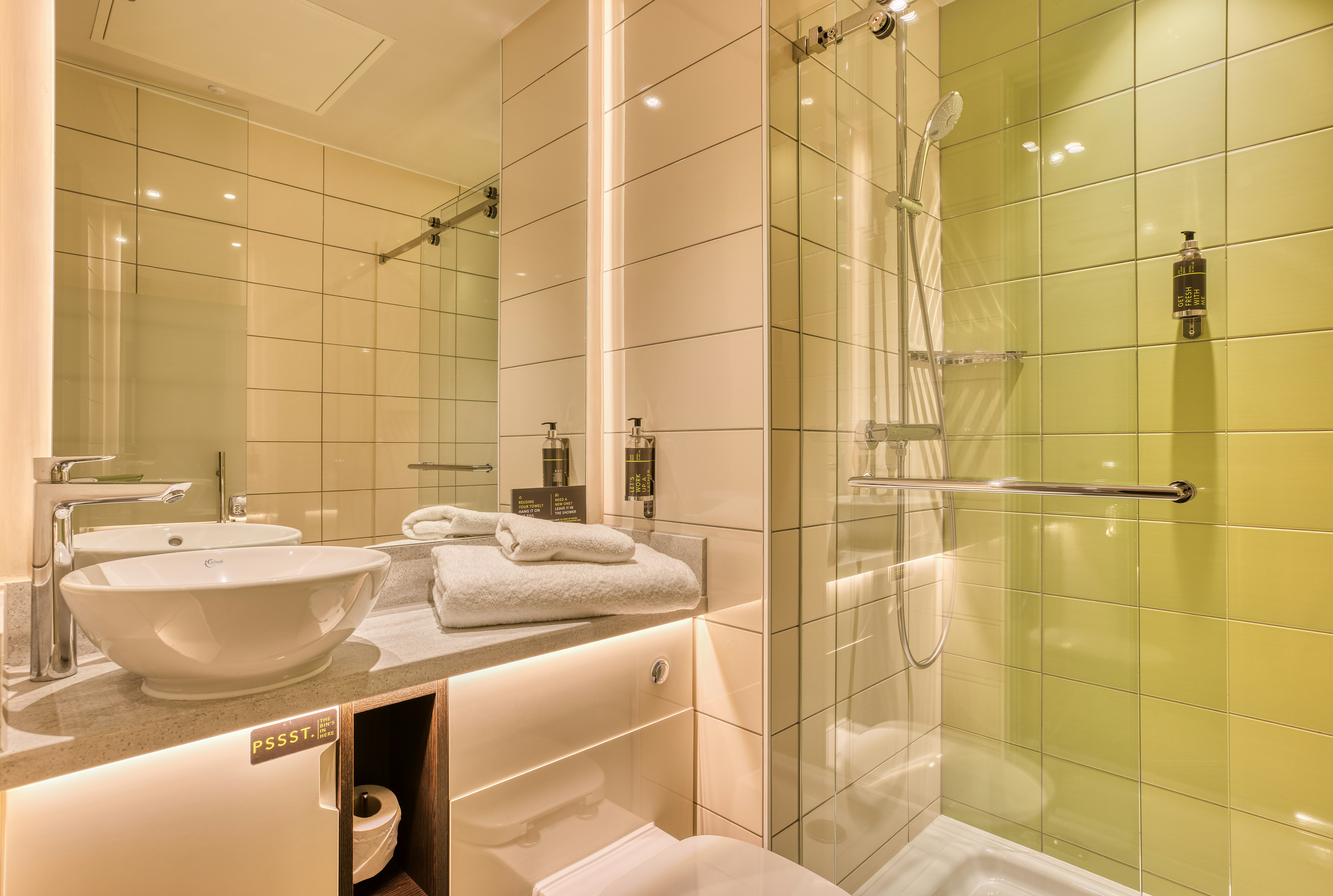 Hub by Premier Inn London Soho hotel 24/24