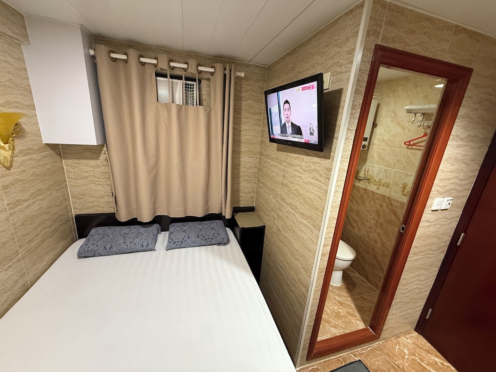 Sleep In Hotel 14/50