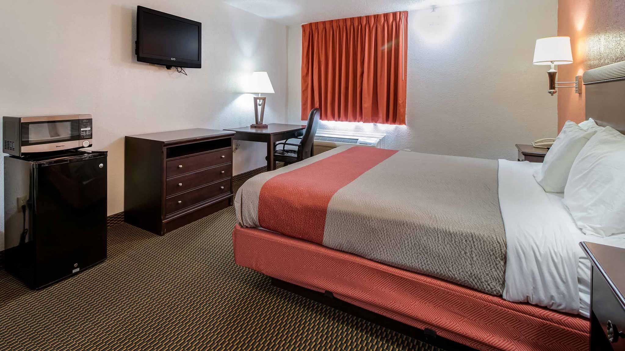 1 King Bed - Accessible, Nsmk, Micfridge