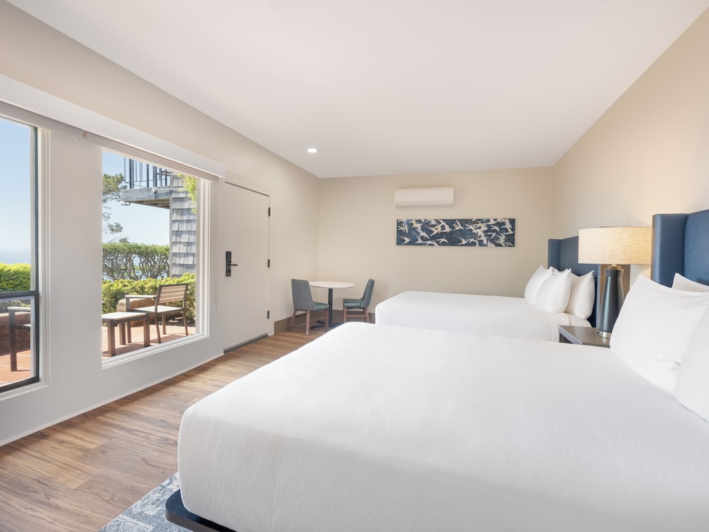 Standard, 2 Queen Beds, Garden View