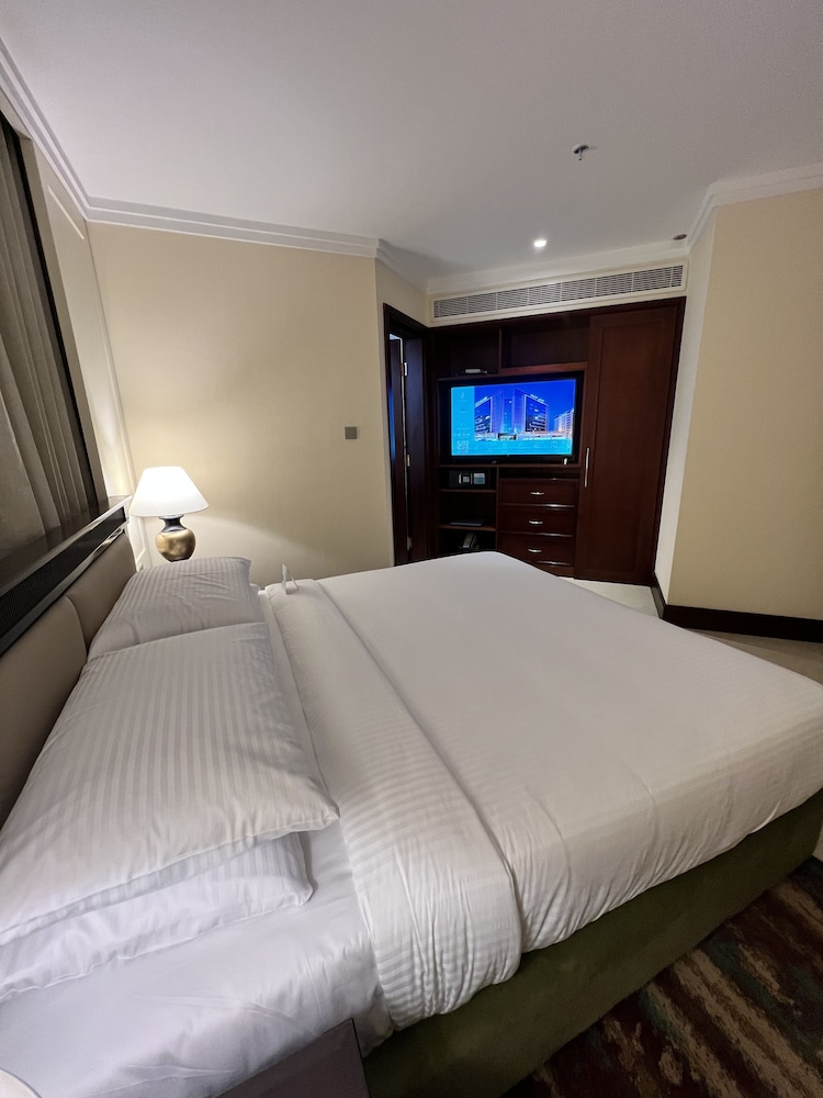 City Seasons Suites Dubai 22/60