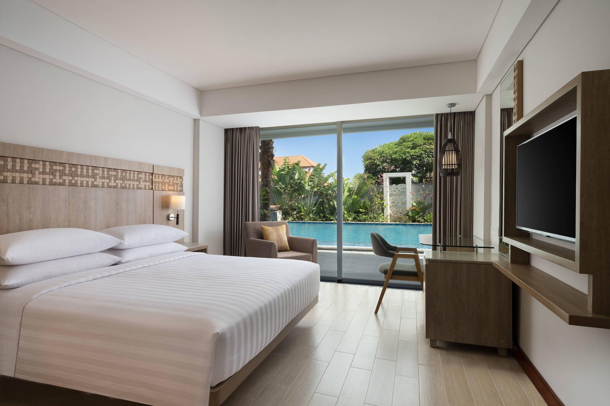 Room, King Bed, Pool Side