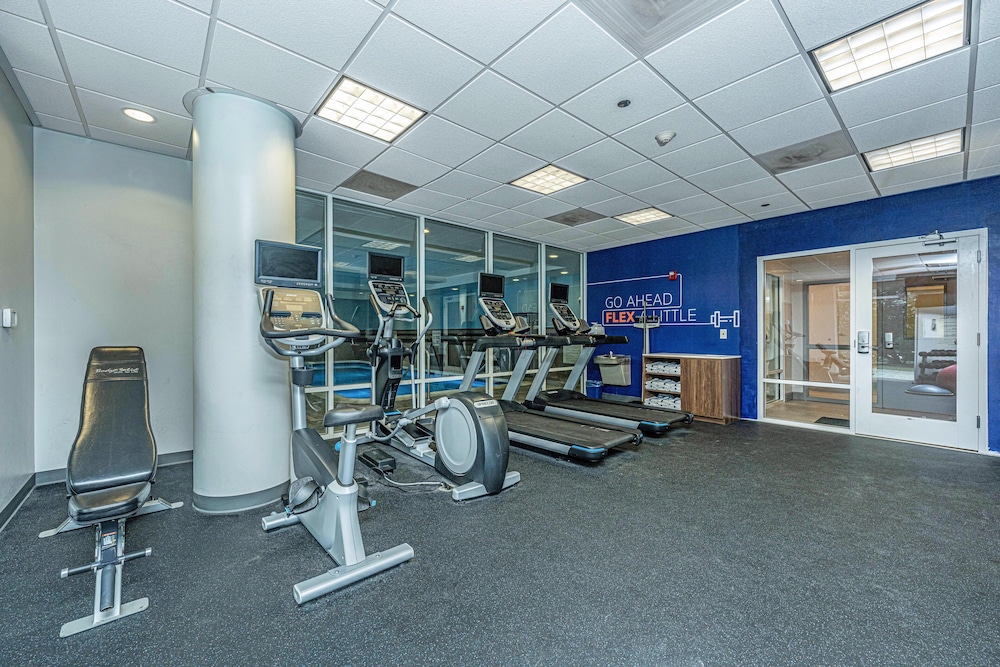 Holiday Inn Express Hotel And Suites Charleston Arpt Conv Ctr Area 32/67