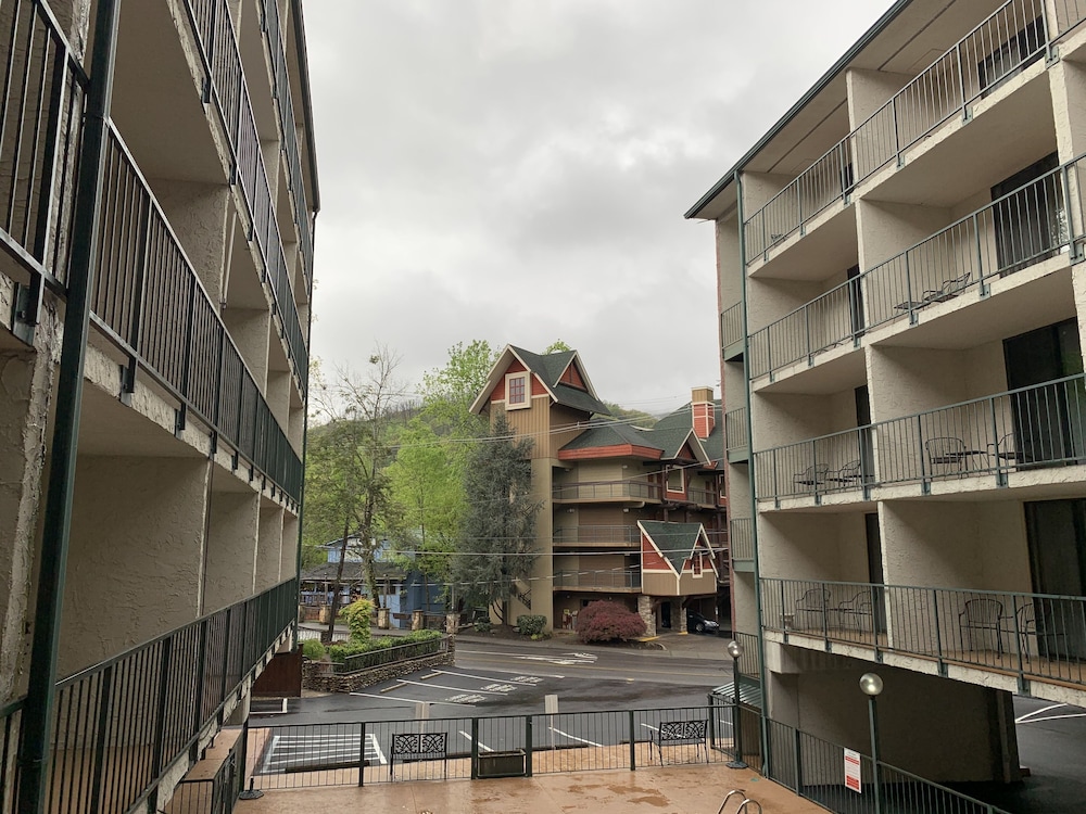Oak Square Condominiums 42/50