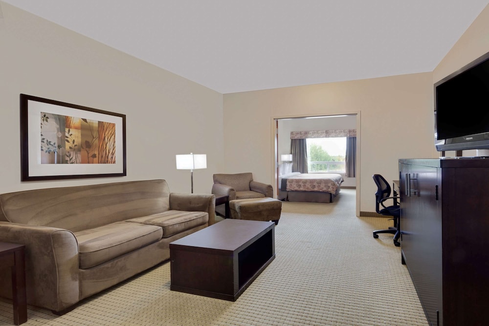 Ramada Lac La Biche 33/56
