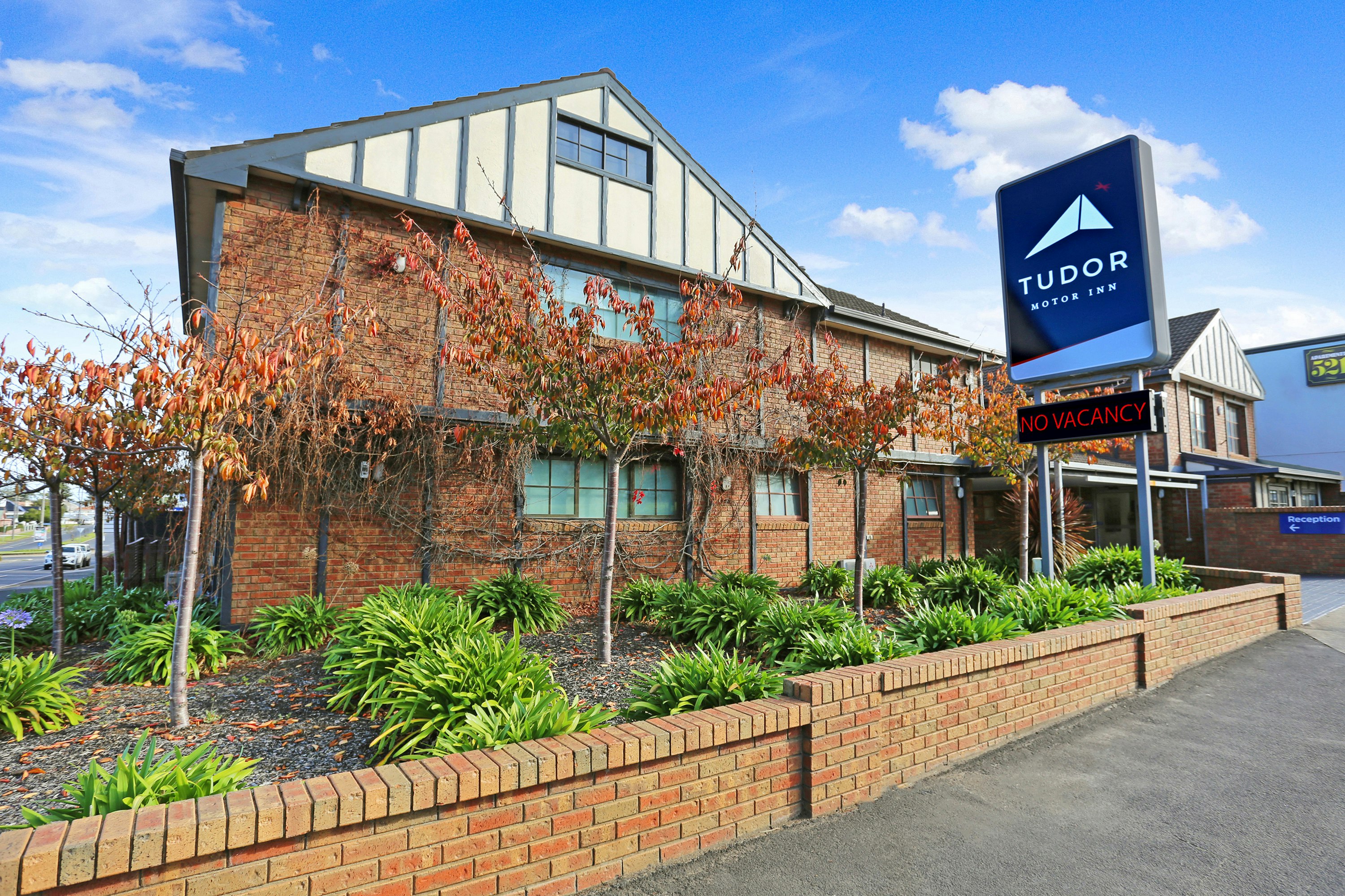 Tudor Motor Inn 4/33