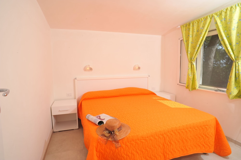 1 Bedroom, Topazio, Bungalow, Queen Bed, Mountain Side, Sofa