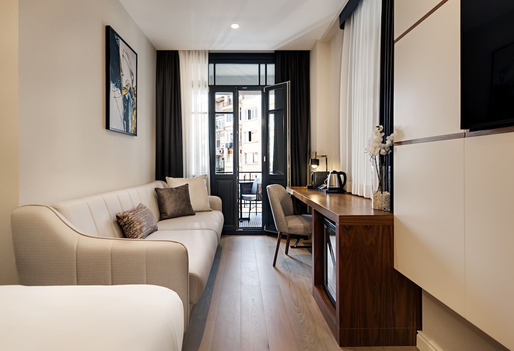Gleam Collection Hotel 50/62