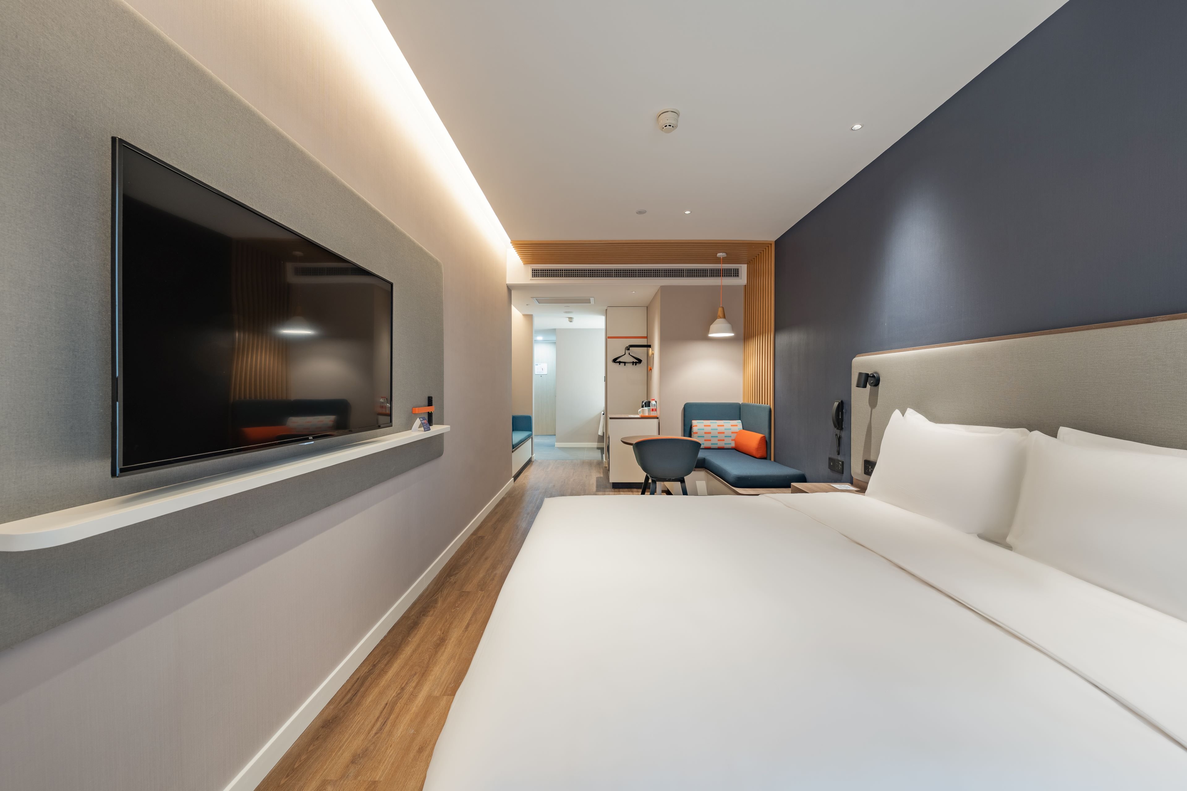 HOLIDAY INN EXPRESS Shanghai Expo Centre 24/50