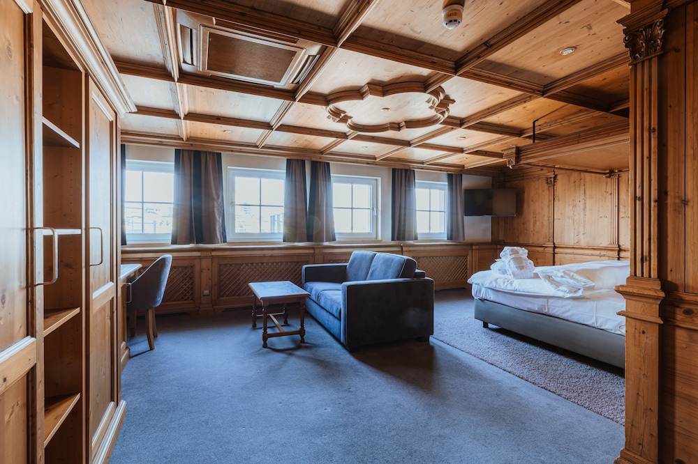 Kings First Class Hotel 61/77