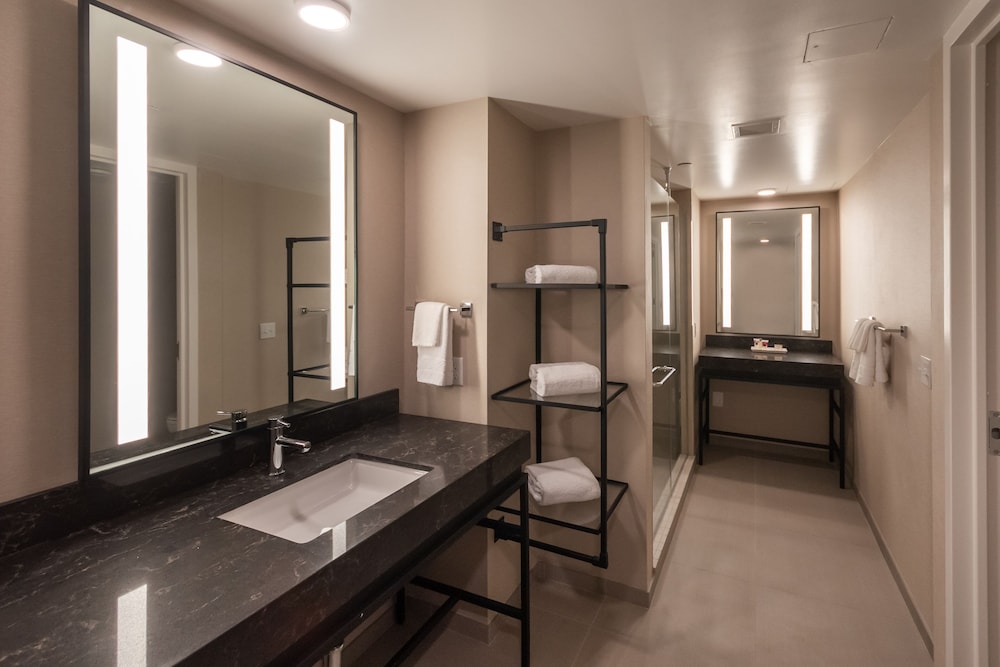 Romulus, Luxury, 2 Queen Beds، Caesars Republic Lake Tahoe 9/10
