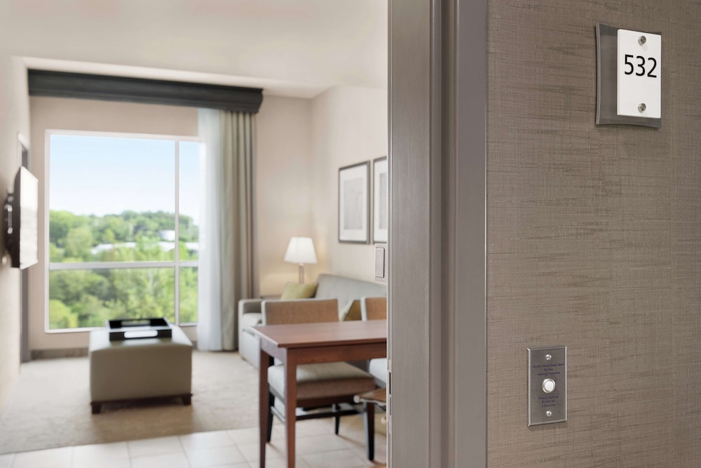 Embassy Suites by Hilton Charlotte Ayrsley 17/53