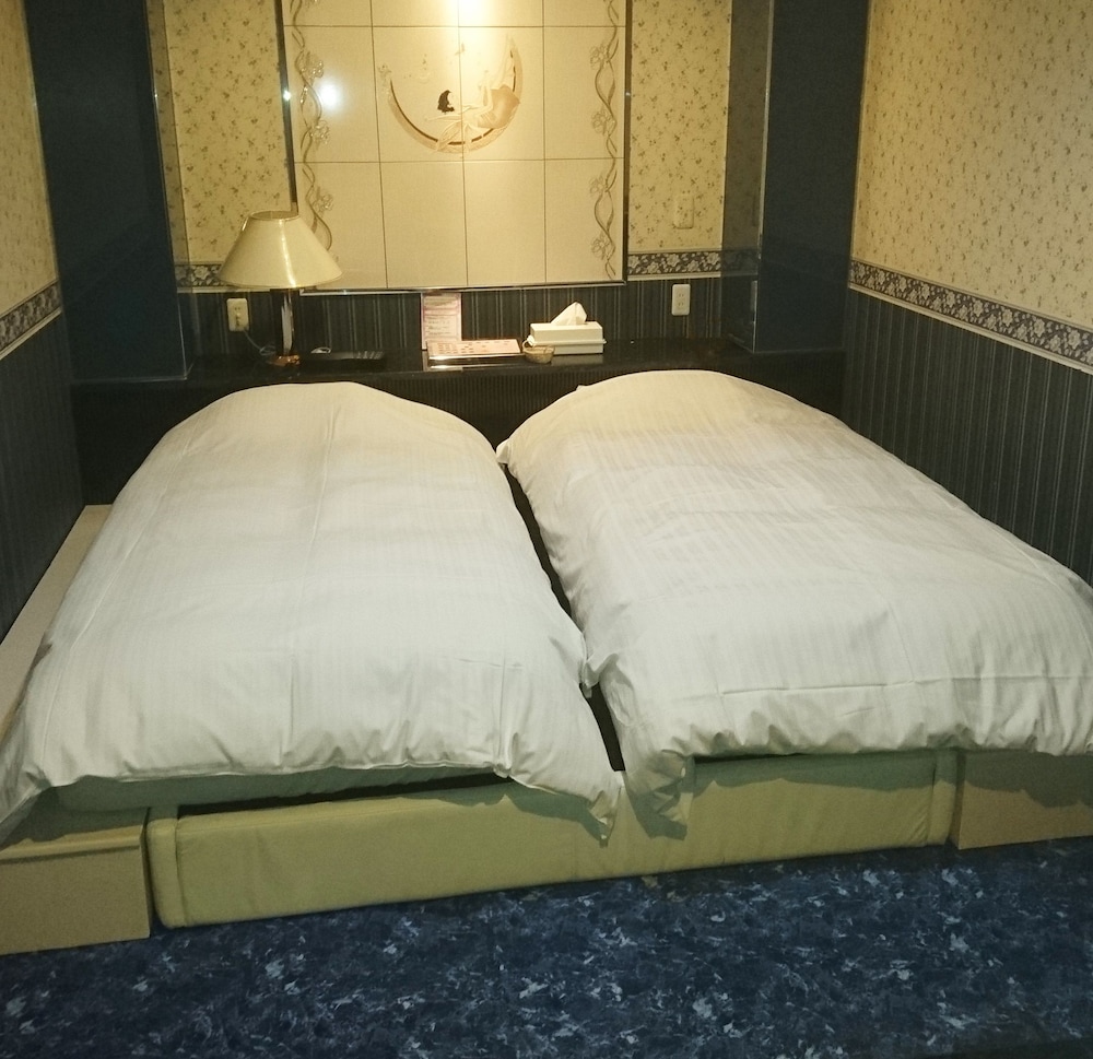 Hotel To 20/48