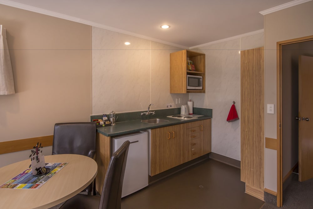 Amross Court Motor Lodge 41/50