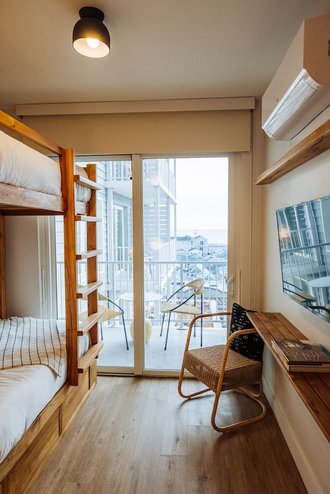 The Rockaway Hotel 25/46
