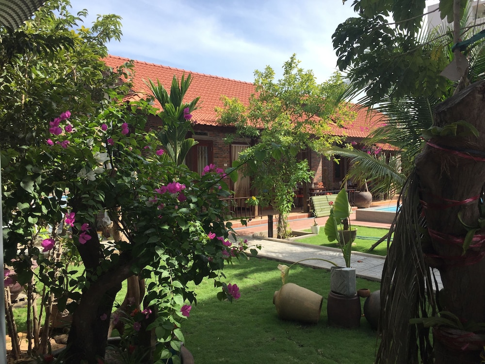 May Bungalow 39/42