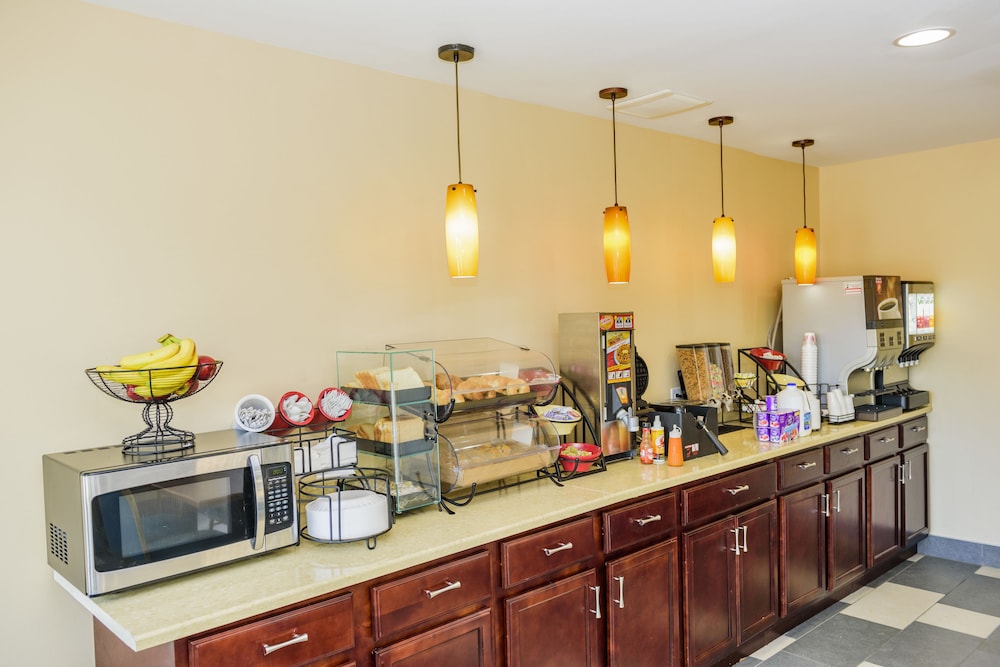 AArya Hotel By Niagara Fashion Outlets 29/44