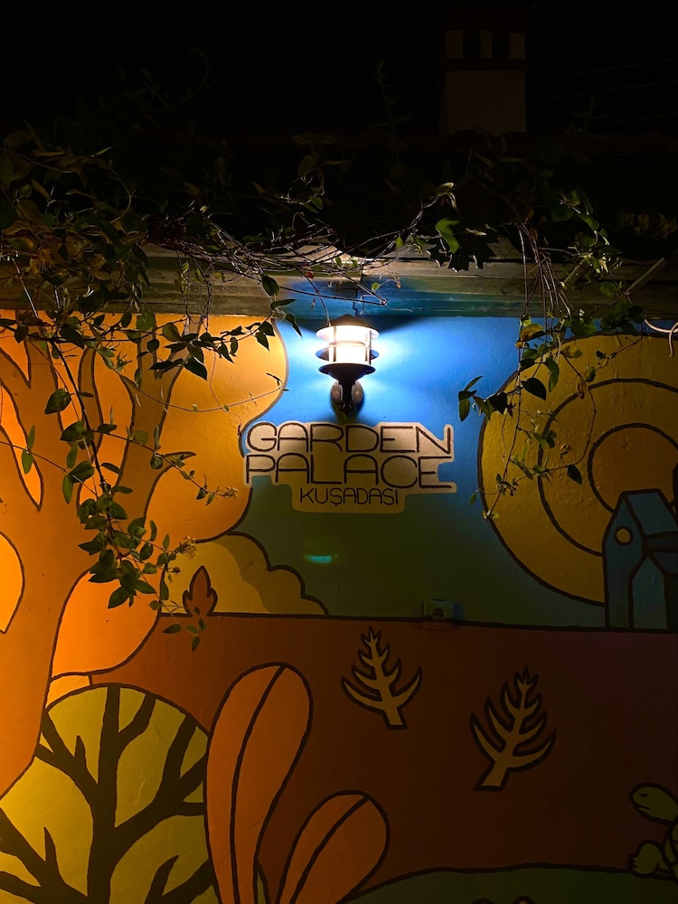 Garden Palace Hotel 42/50
