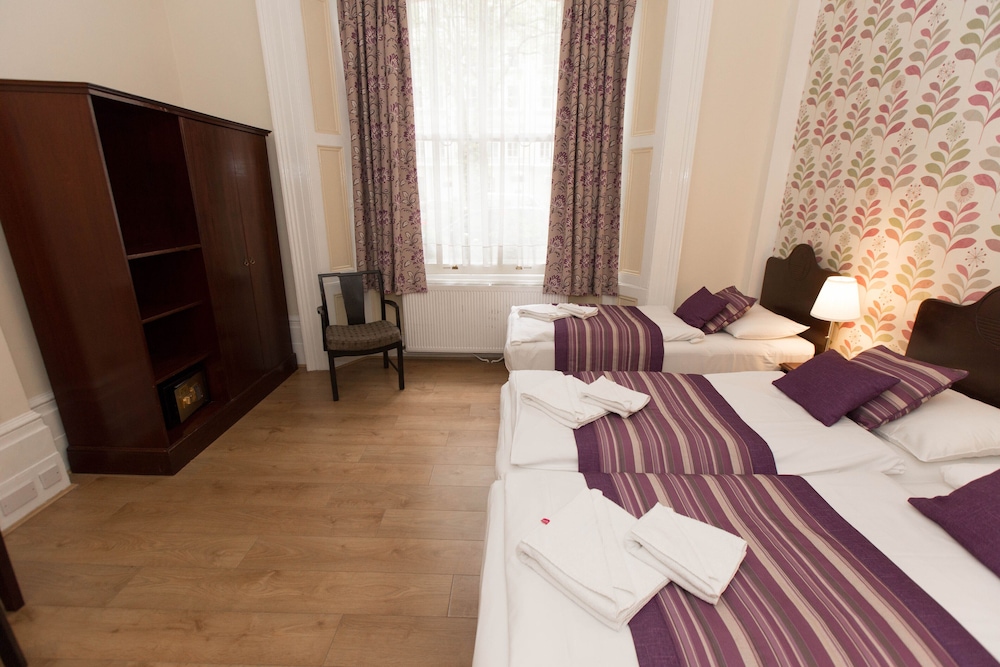 ROOM, QUADRUPLE