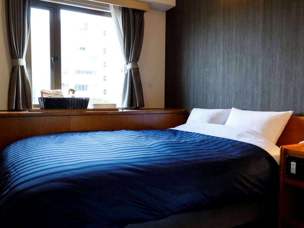 ROOM, DOUBLE BED