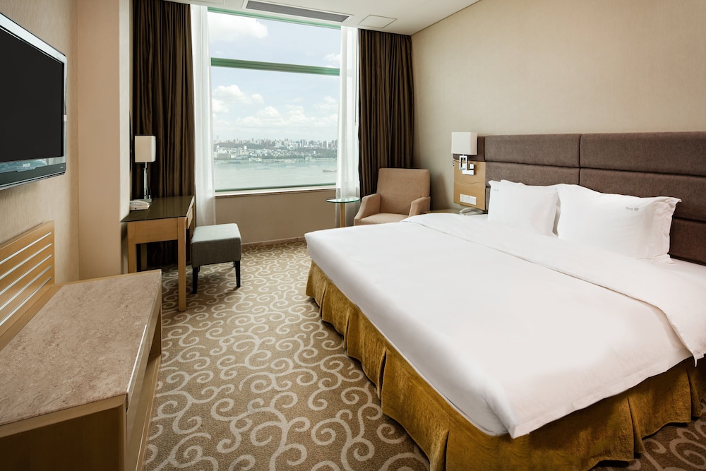 Holiday Inn Riverside 15/82