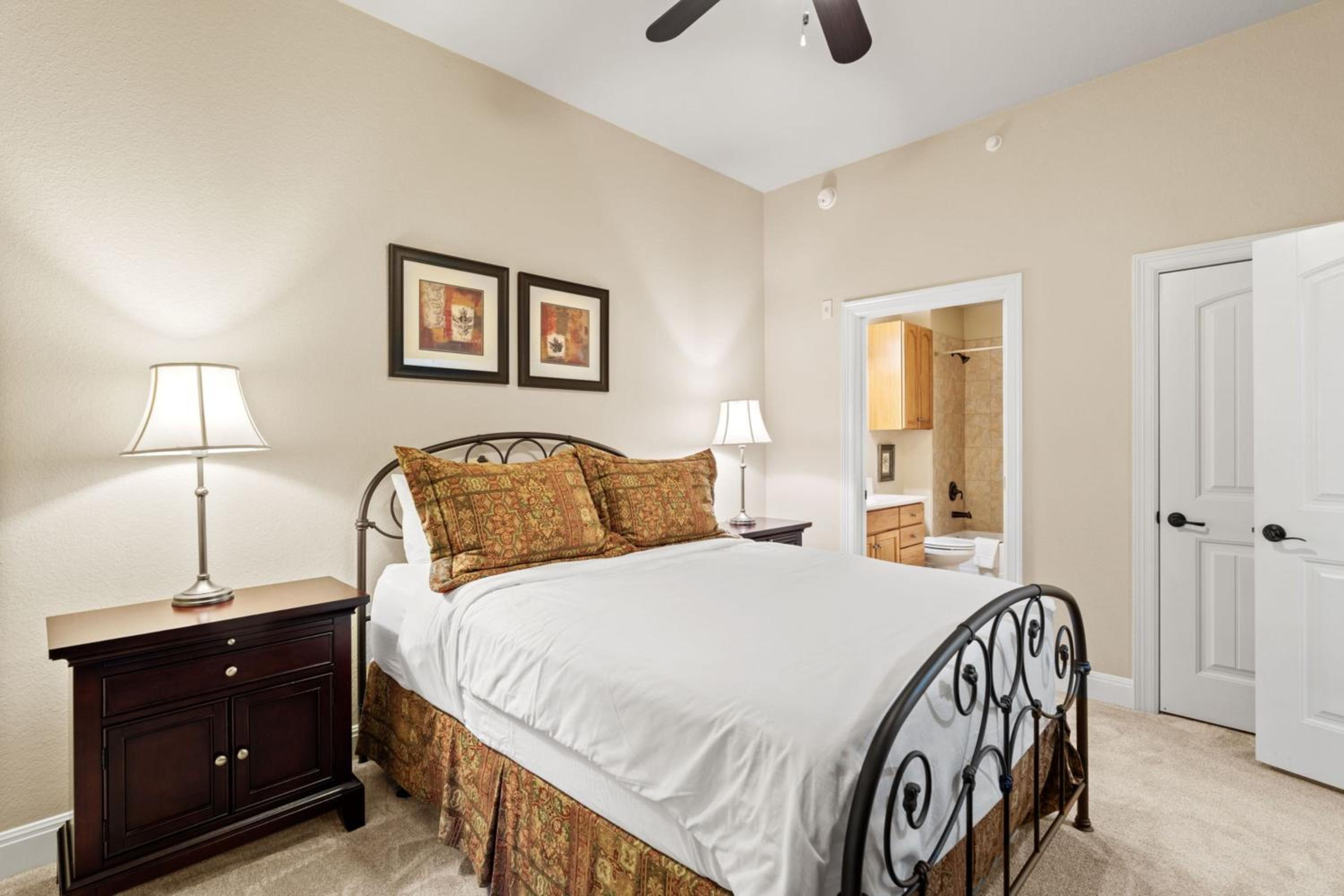 3 Bedrooms, Condo, Water, Classic, 2 Bathrooms